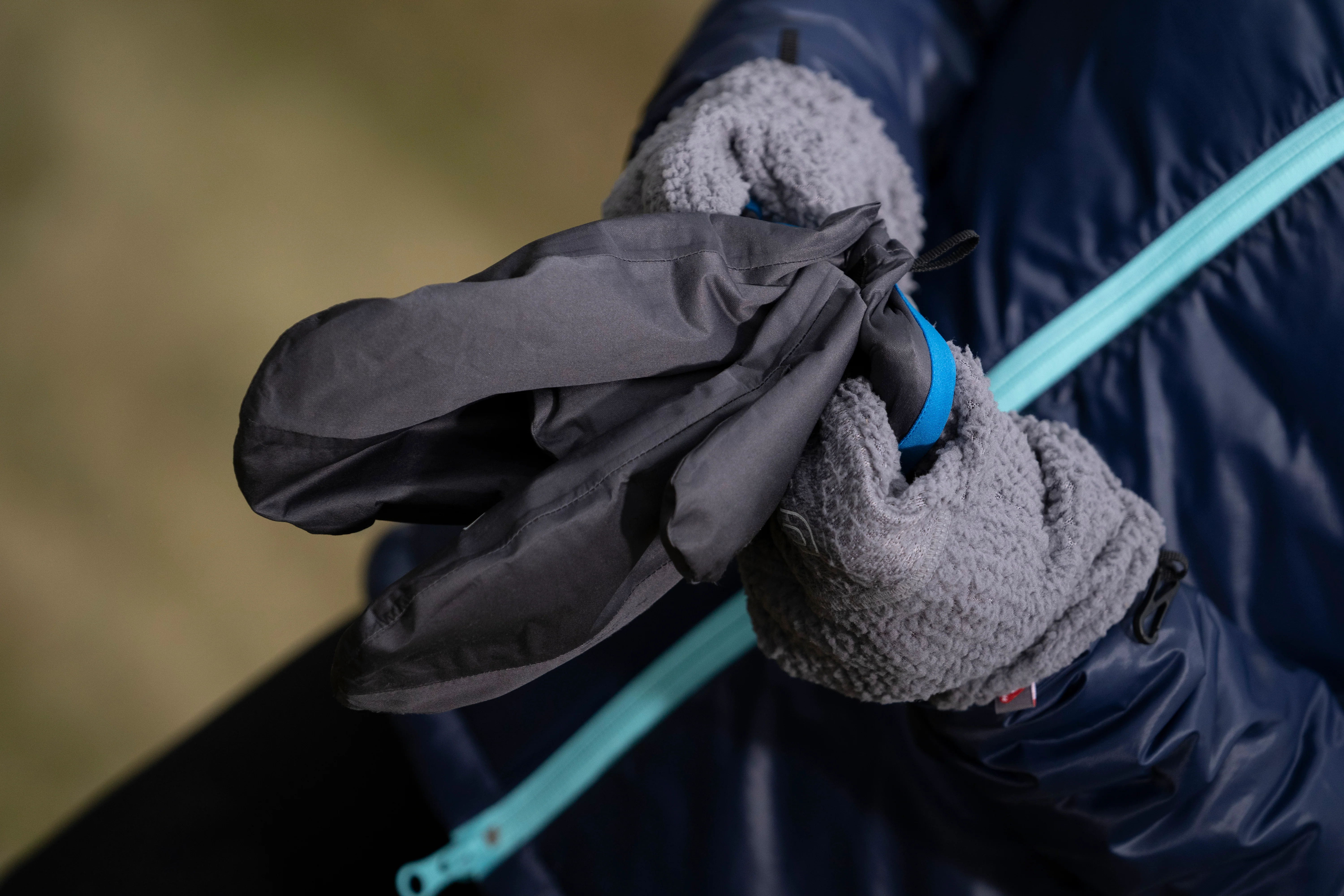 Core Fleece Mitt - Image 4